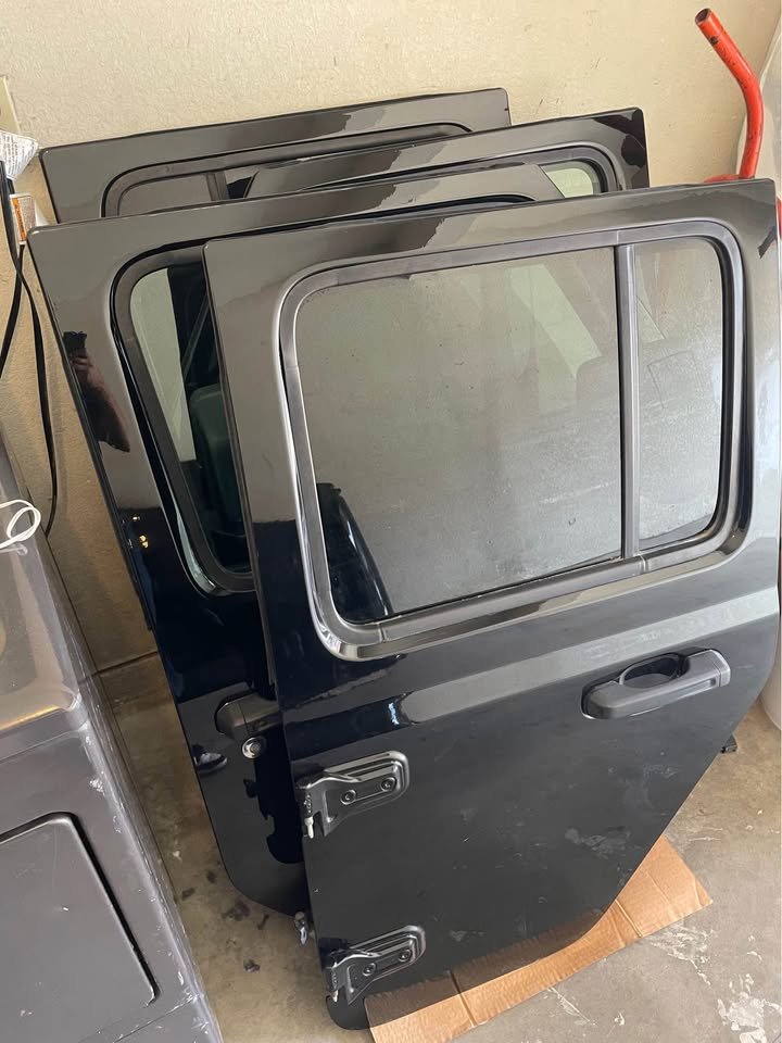 Jeep Wrangler JL Full Doors 2018–2025 – OEM Condition (Perfect / Excellent)