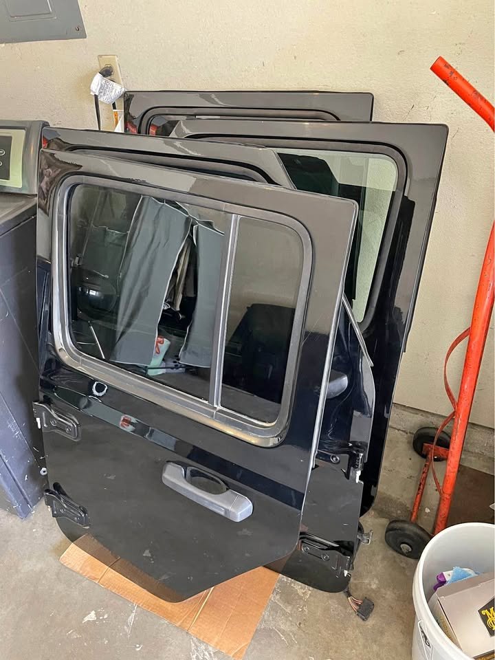 Jeep Wrangler JL Full Doors 2018–2025 – OEM Condition (Perfect / Excellent) - Image 2