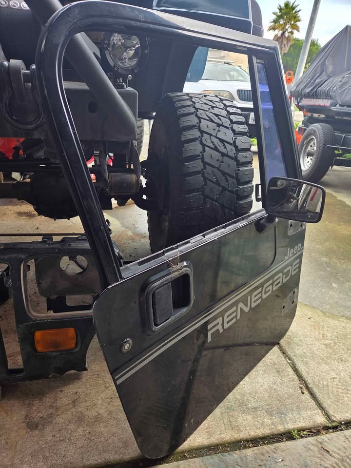 Jeep Wrangler YJ Passenger Side Door 1987–1995 – Right Side Replacement Door (Used) - Image 2