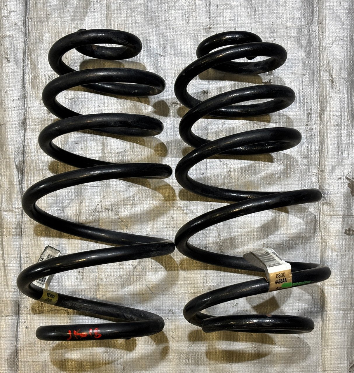 2007-2018 Jeep Wrangler JK OEM Coil Springs – Complete Set of 4 (Used) - Image 2